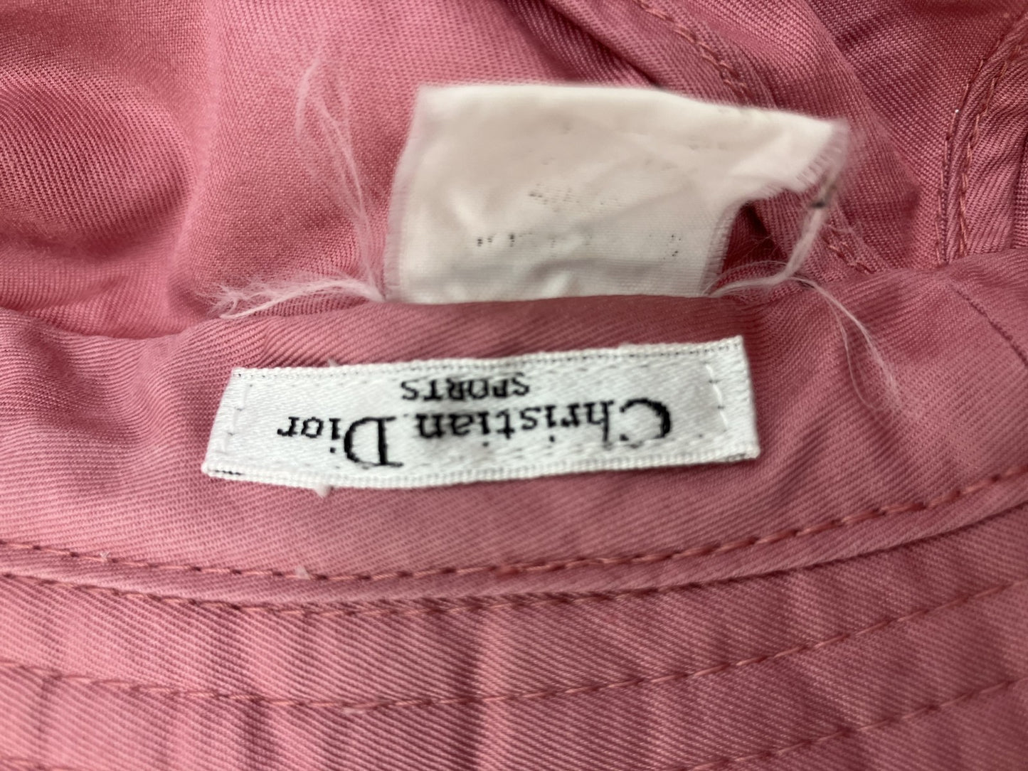 หมวก Christian Dior สีชมพู รอบศีรษะ 58 ซม. (22.83 นิ้ว) จัดส่งฟรี