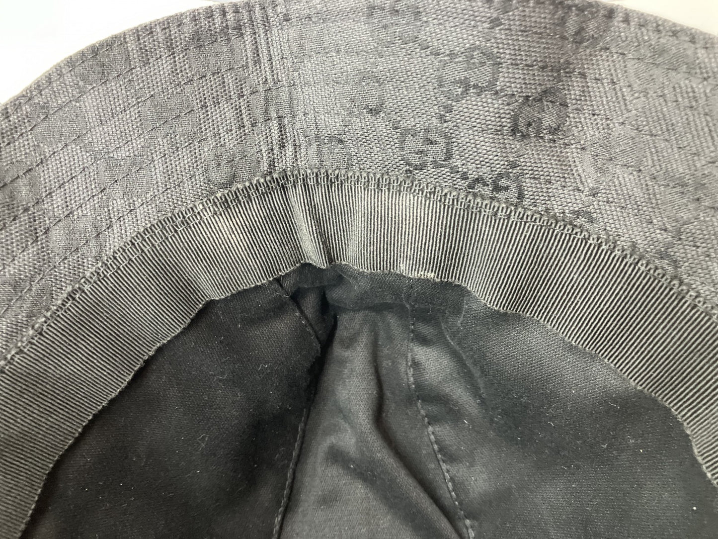 หมวก Gucci สีดำ ไซส์ L รอบศีรษะประมาณ 54ซม. ส่งฟรี