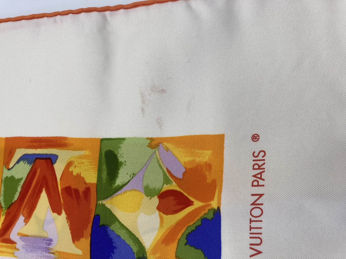 ผ้าพันคอไหม Louis Vuitton Carre Au fil du temps 88 x 88 ซม. จัดส่งฟรี