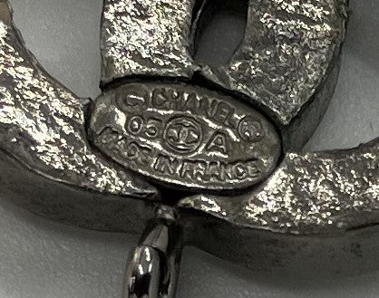 ต่างหู CHANEL Icon Series มุกเทียม สีเงิน ชิ้นเดียว จัดส่งฟรี