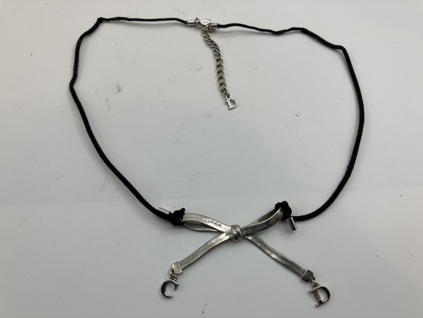 クリスチャンディオール ネックレス リボンロゴ ネックレス 首回り47cm(18.50インチ)ブラック&シルバー 送料無料