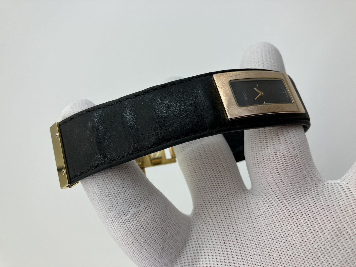 GUCCI 7800S Bangle Watch Black Dial Gold Tone GP Leather Strap Quartz Swiss Made Wrist 5.71in