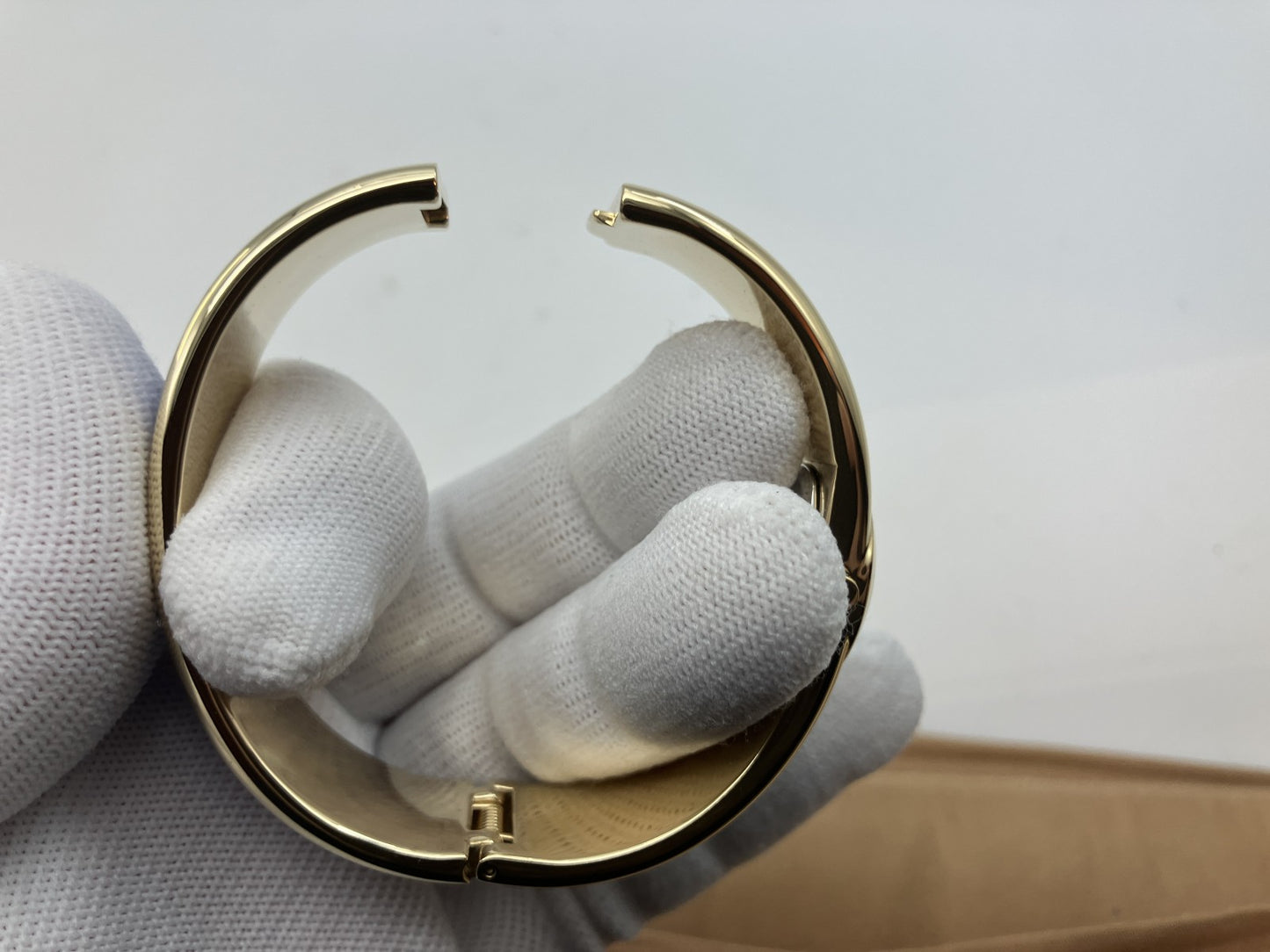 Caravelle New York Quartz Bangle Watch Blue Dial Gold Tone Boxed Ladies