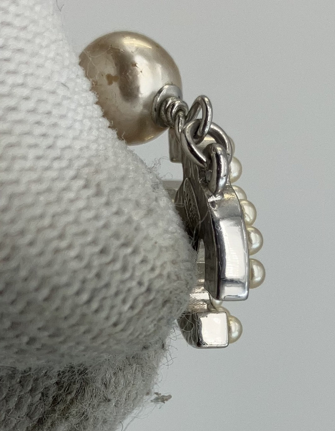 CHANEL synthetic Pearl Pierce 05 V One side only Logo: 1.6x1.1cm