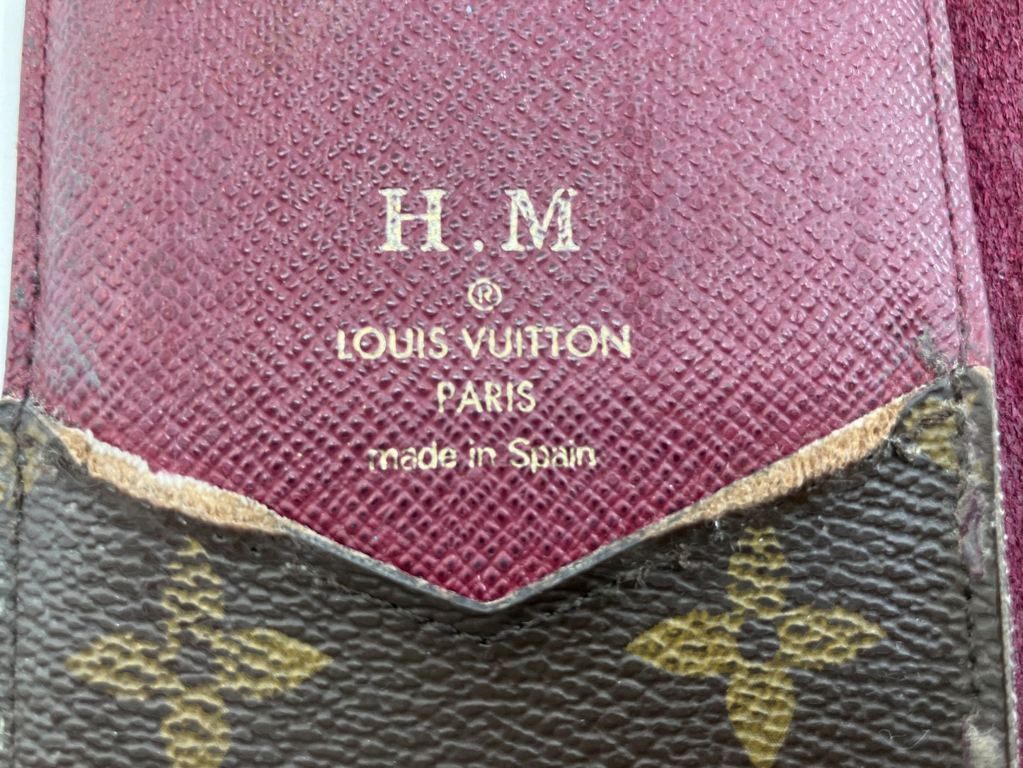 เคสไอโฟน 11 Louis Vuitton Folio Monogram และสมาร์ทโฟนสีแดง พร้อมกระเป๋า จัดส่งฟรี