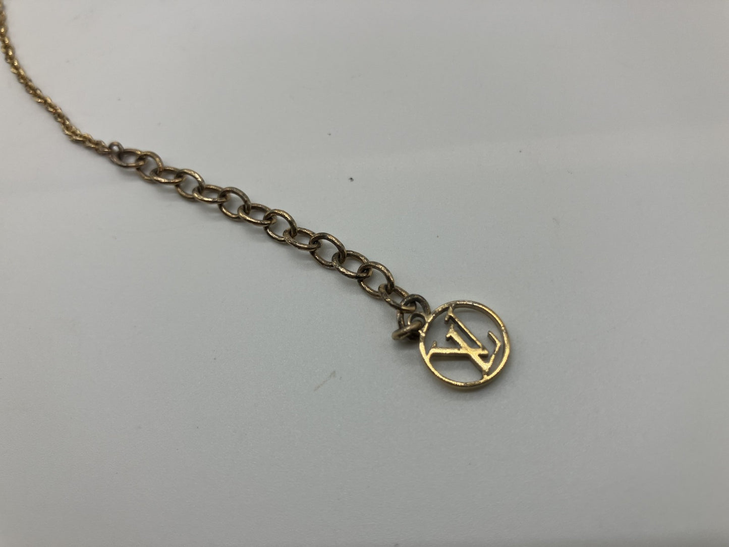 Louis Vuitton M61083 Essential V OB0241 necklace GP gold with box and bag