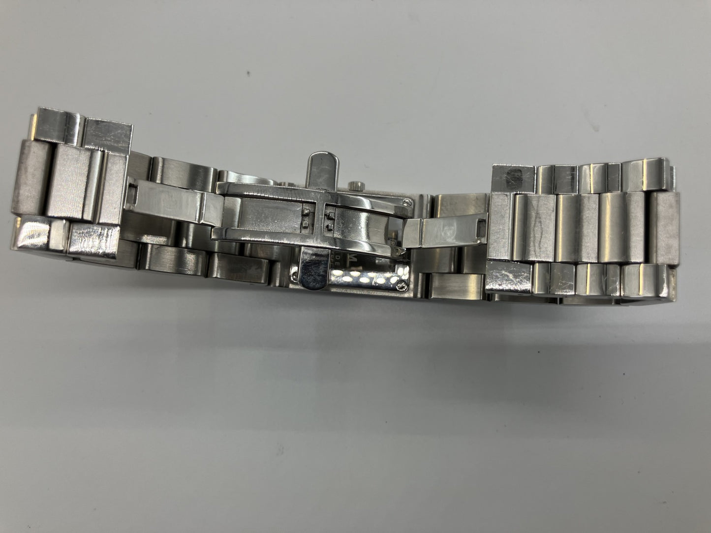 Gucci Men's 4600M Silver Quartz Wristwatch Case Width 23mm Wrist Circumference 16.5cm Boxed Square