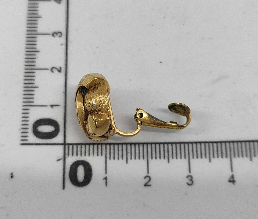 CHANEL CC Logo Gold-Tone Clip-On Earring Single Vintage GP ~1.7cm