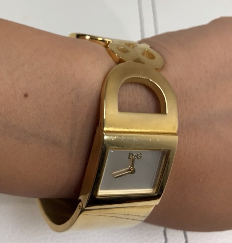 DOLCE&GABBANA D&G Logo Bangle Bracelet Watch Gold Tone Quartz Women's