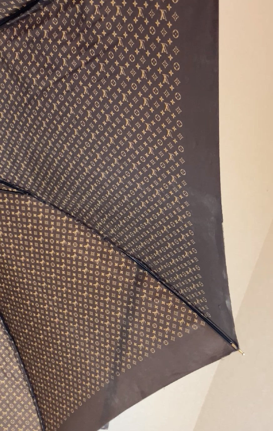 Louis Vuitton Monogram Long Umbrella, Wooden Handle, Made in France, Vintage Umbrella, Men's/Women's, Rain Umbrella, Brown, Louis Vuitton, Shows signs of use, but works well.