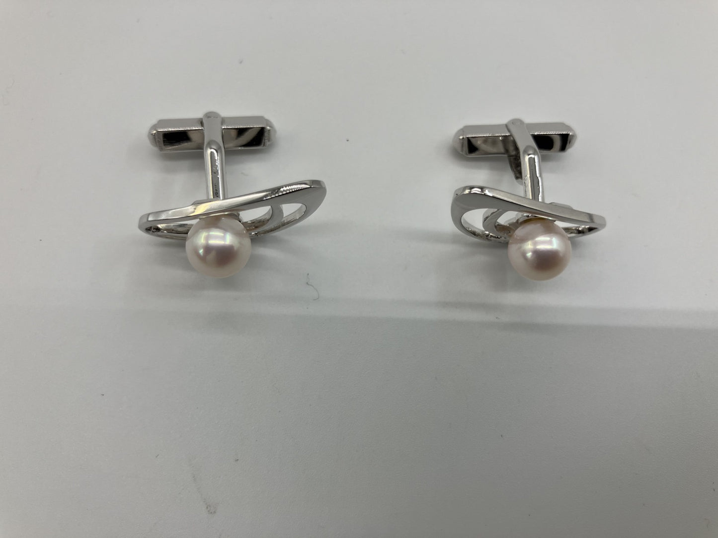 MIKIMOTO Cufflinks Pearl ไข่มุก เส้นผ่านศูนย์กลางประมาณ 7.4 มม. สีเงิน จัดส่งฟรี 