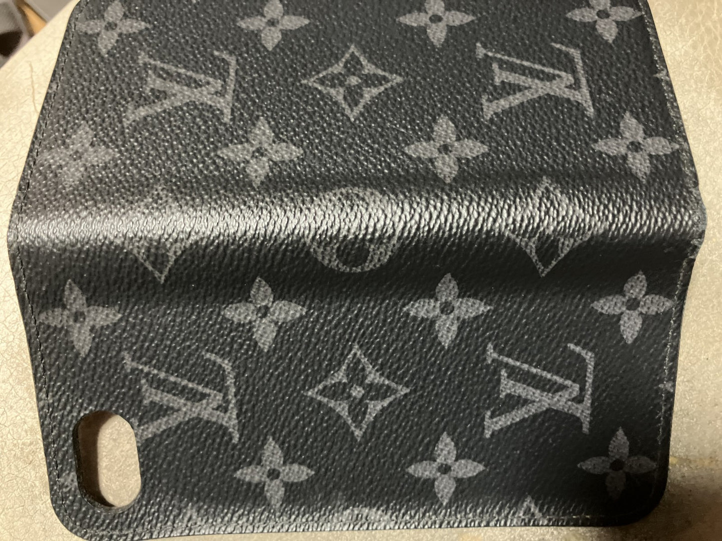 Louis Vuitton iPhone 8 Folio (เข้ากันได้กับ 7 และ SE2) M62640 เคสโทรศัพท์มือถือสำหรับสมาร์ทโฟน iPhone จัดส่งฟรี 