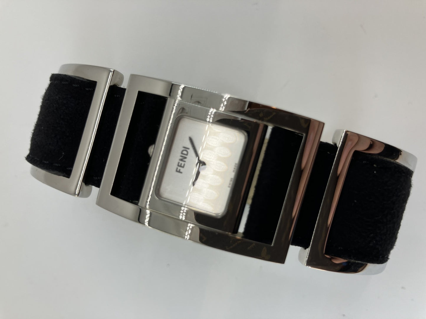 FENDI Gyro 5010L Box, Guarantee, Replacement Strap Case Width: Approx. 26mm Arm Circumference: Approx. 16cm Ladies Quartz Silver SS Free Shipping 