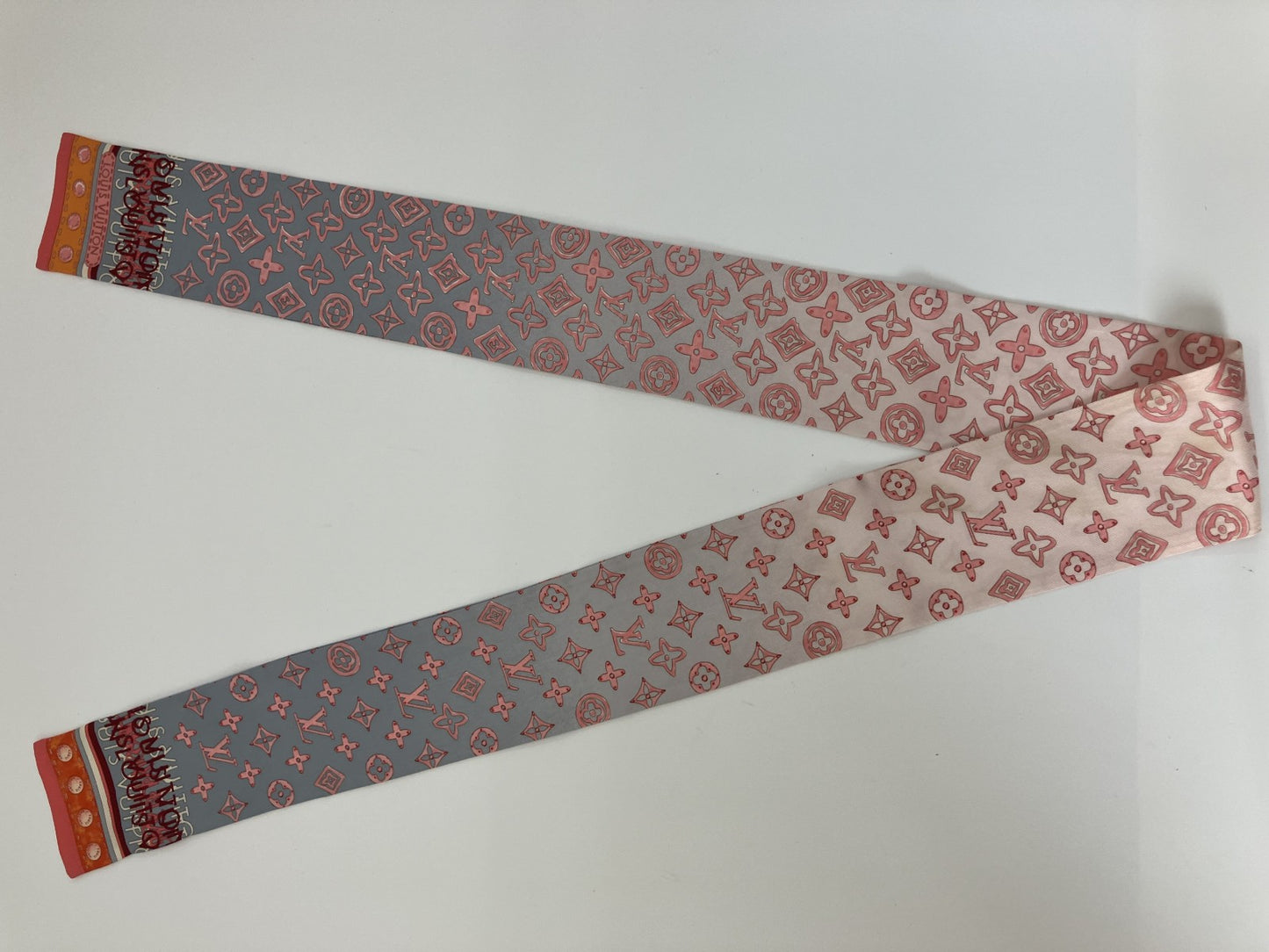 LOUIS VUITTON Scarf 120 x 7 cm (47.2 x 2.76 inch) pink with box,