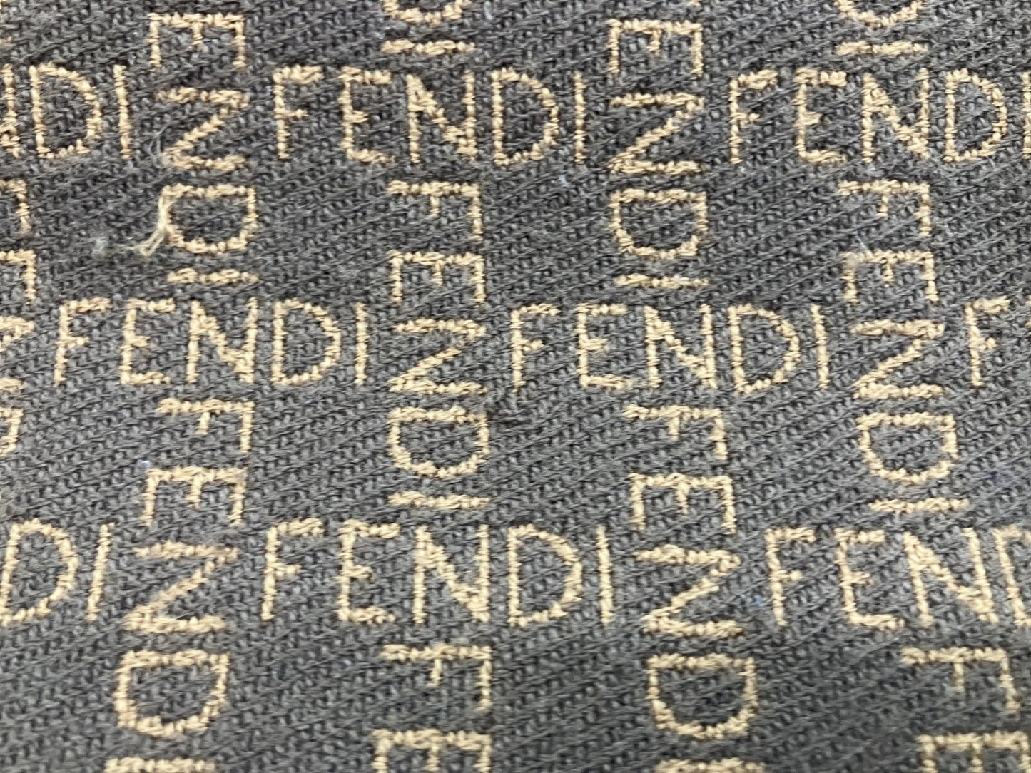 ＦＥＮＤＩ　ズッカ　マフラー　150×35ｃｍ　ブラウン　送料無料