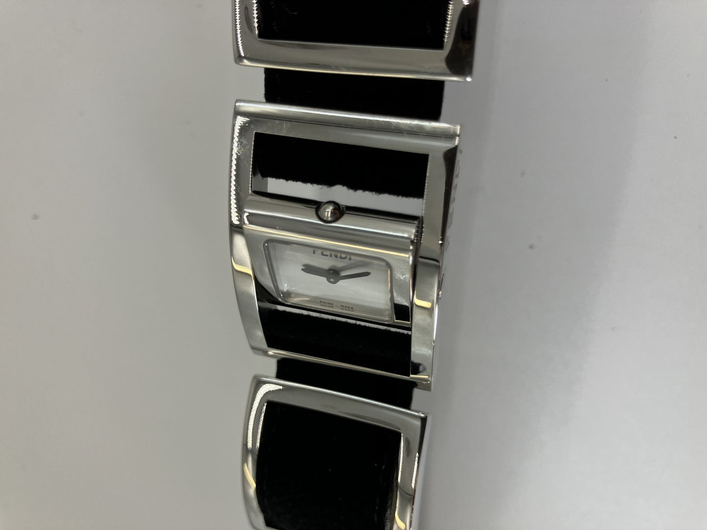 FENDI Gyro 5010L Box, Guarantee, Replacement Strap Case Width: Approx. 26mm Arm Circumference: Approx. 16cm Ladies Quartz Silver SS Free Shipping 