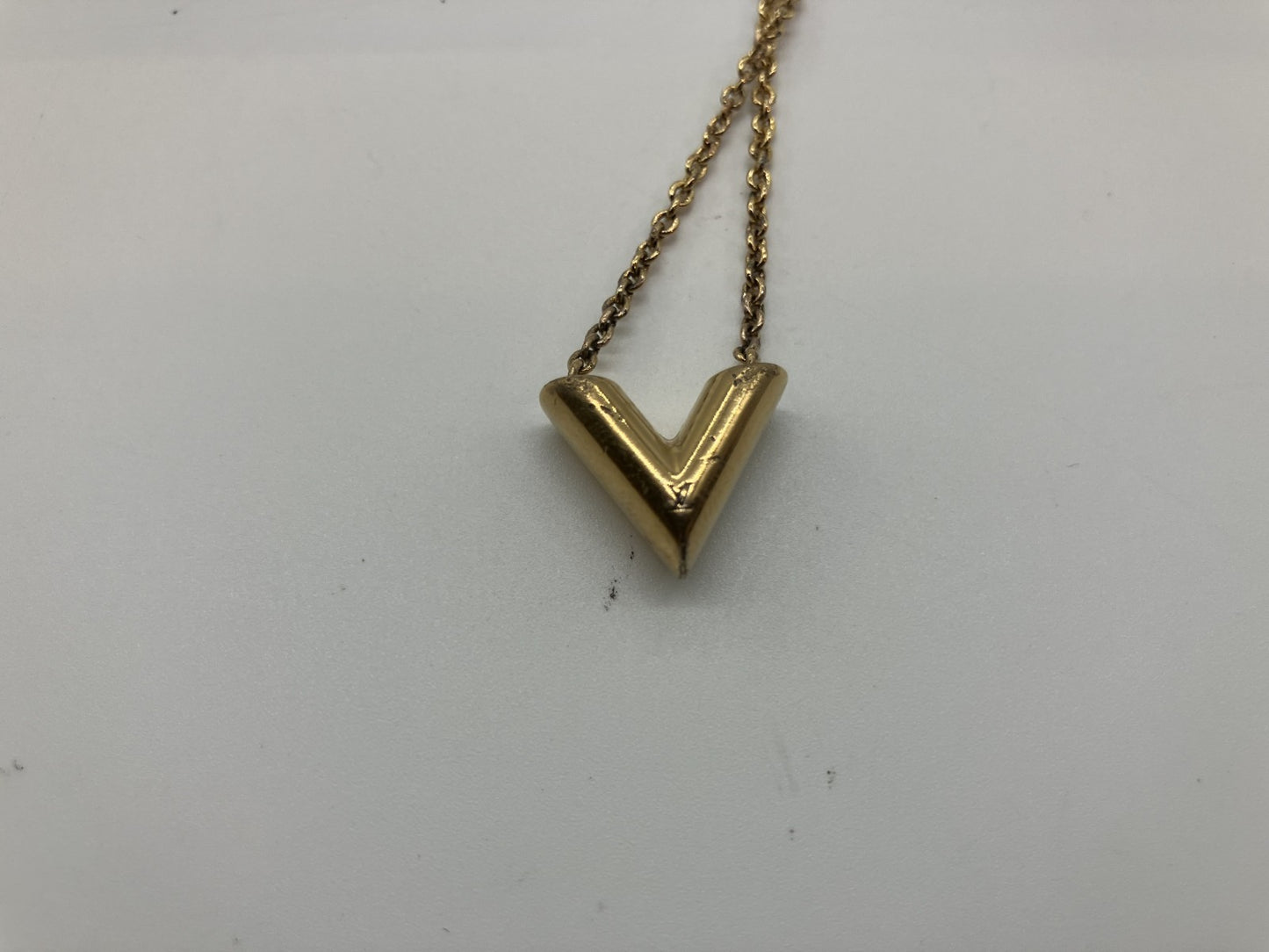 Louis Vuitton M61083 Essential V OB0241 necklace GP gold with box and bag