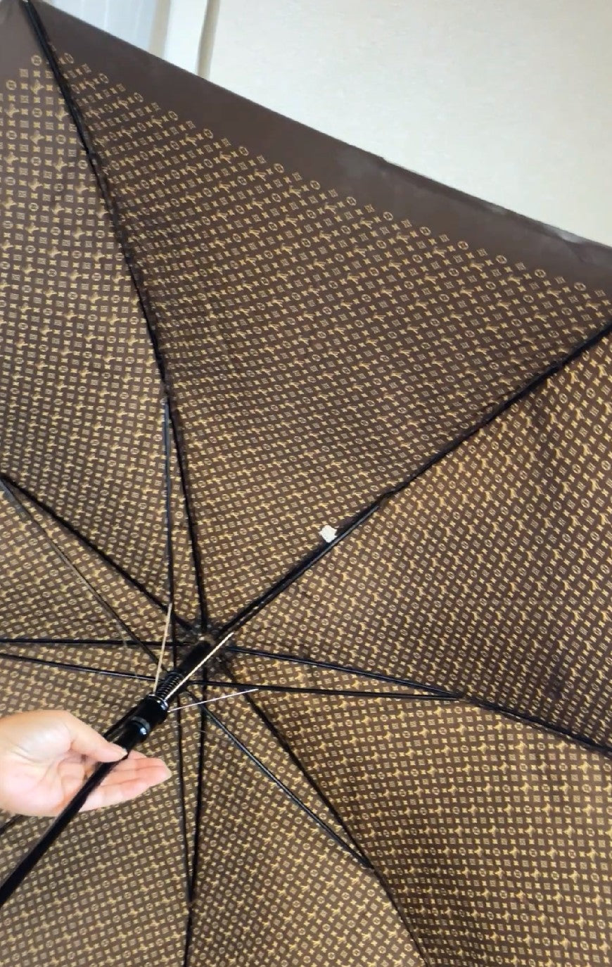 Louis Vuitton Monogram Long Umbrella, Wooden Handle, Made in France, Vintage Umbrella, Men's/Women's, Rain Umbrella, Brown, Louis Vuitton, Shows signs of use, but works well.