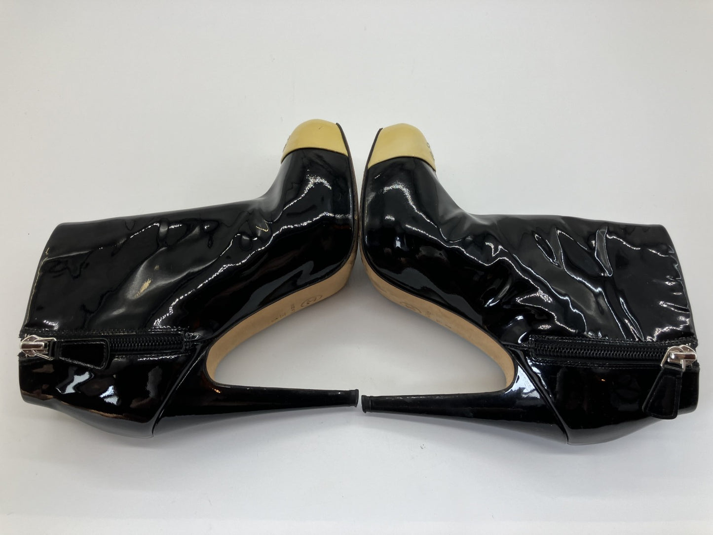 CHANEL Short Boots Enamel 36(US 6)(22.9 cm)(9.02 inch) Heel approx. 11.5 cm Black & Yellow