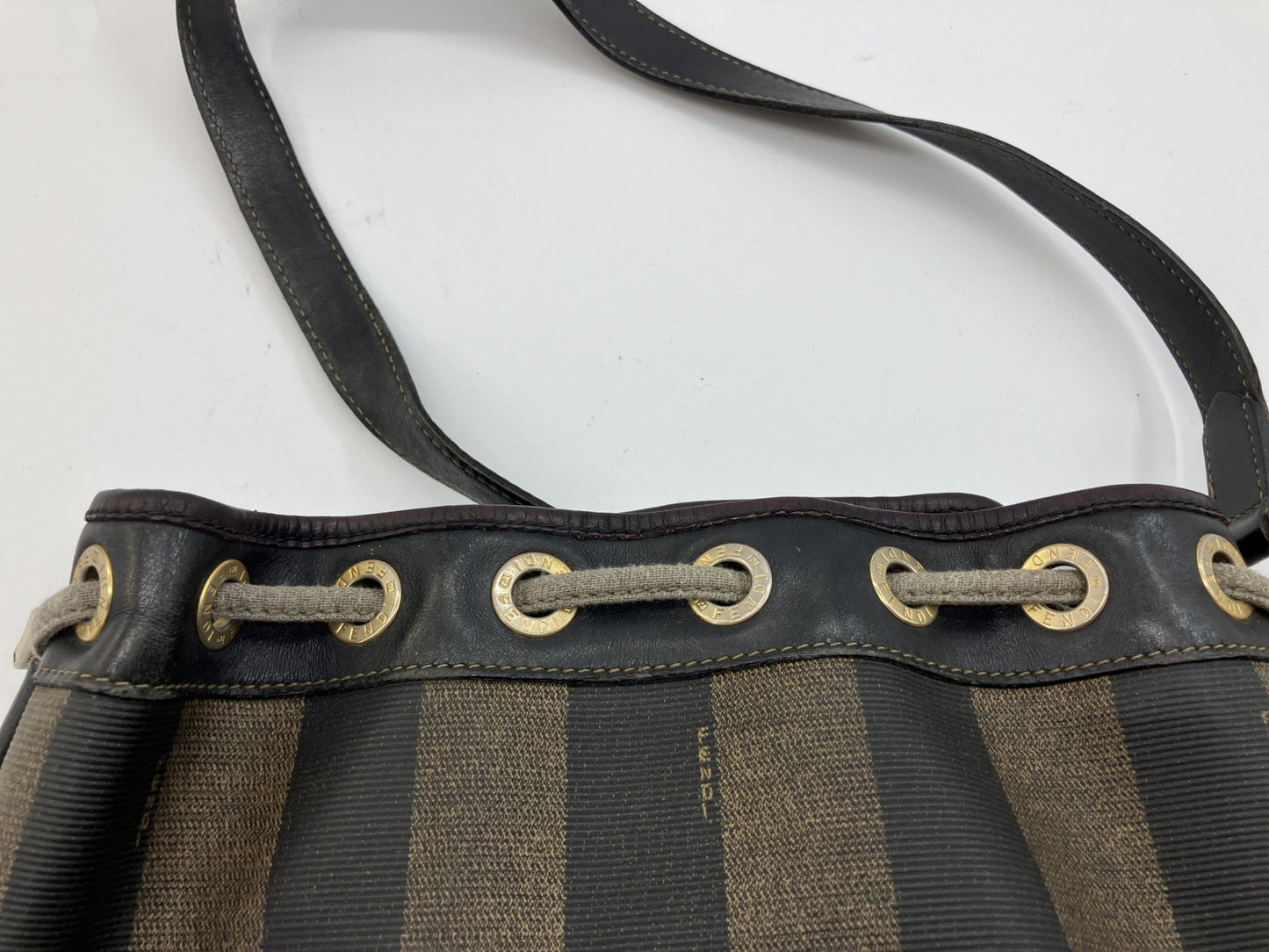 FENDI ペカン柄ショルダーバッグ H26×W24×D12ｃｍ（H10.23×W9.45×D4.72インチ） 送料無料