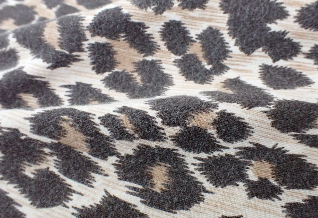 Dolce & Gabbana Leopard Print Leggings Pants Stretch Cropped Size L