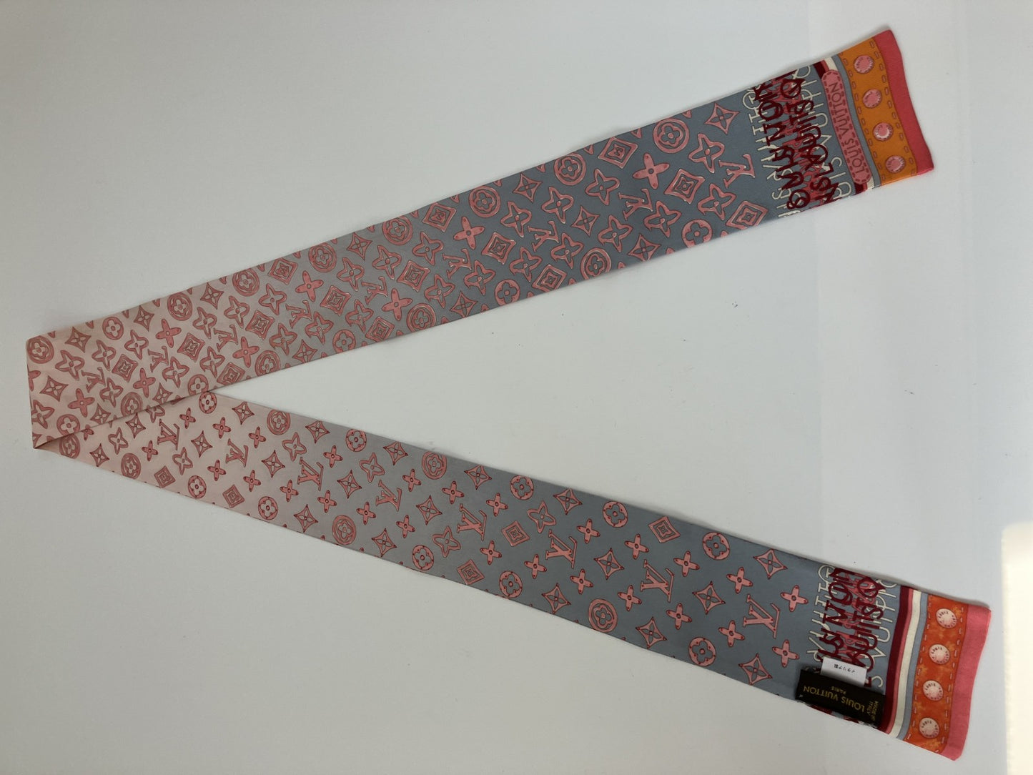 LOUIS VUITTON Scarf 120 x 7 cm (47.2 x 2.76 inch) pink with box,