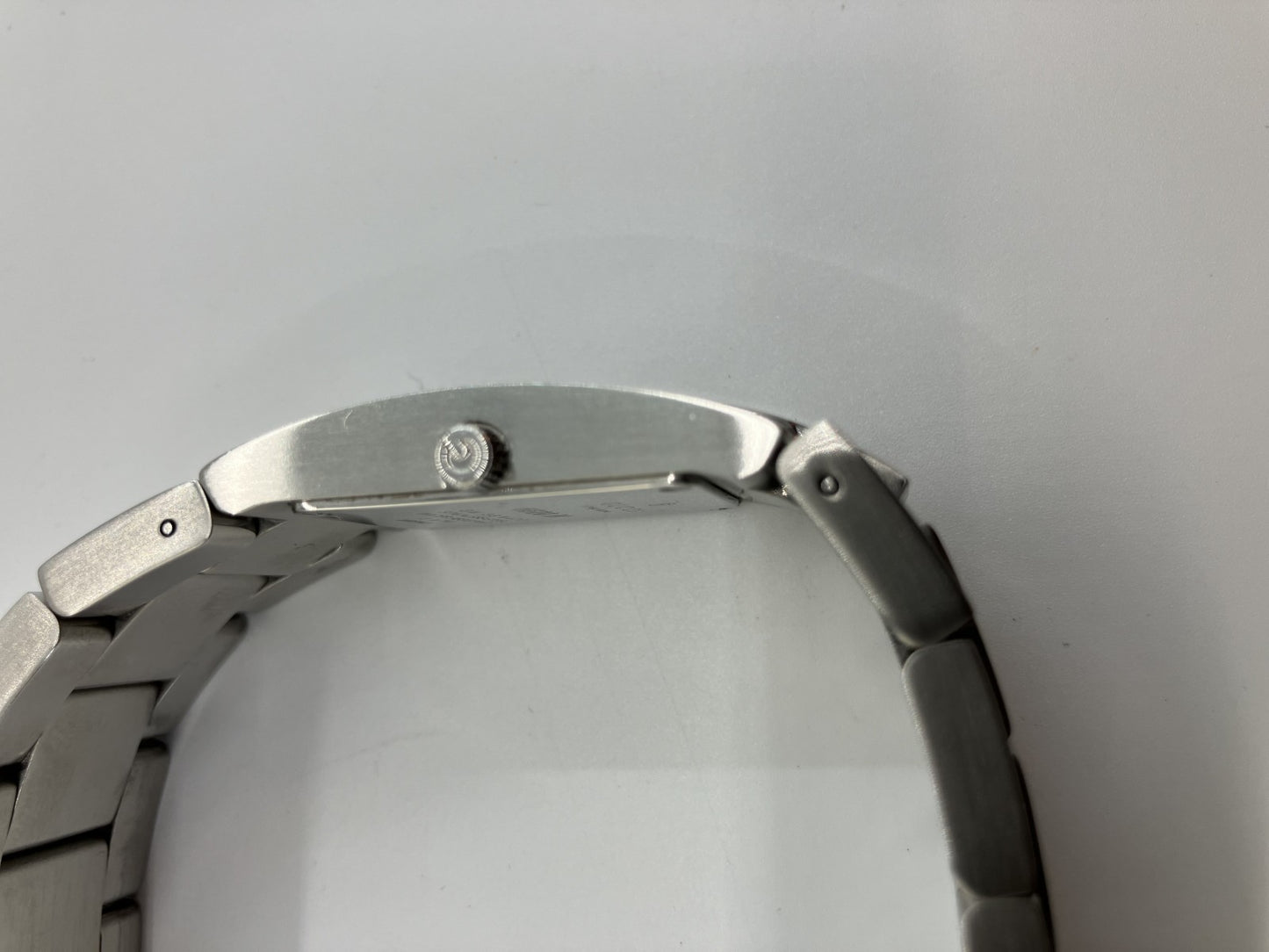 Gucci Men's 4600M Silver Quartz Wristwatch Case Width 23mm Wrist Circumference 16.5cm Boxed Square