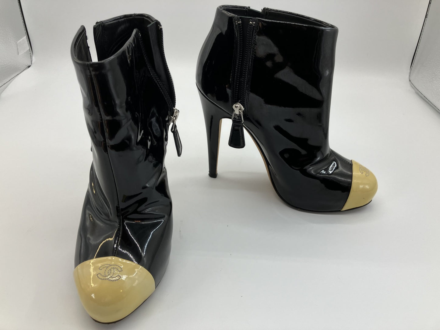 CHANEL Short Boots Enamel 36(US 6)(22.9 cm)(9.02 inch) Heel approx. 11.5 cm Black & Yellow