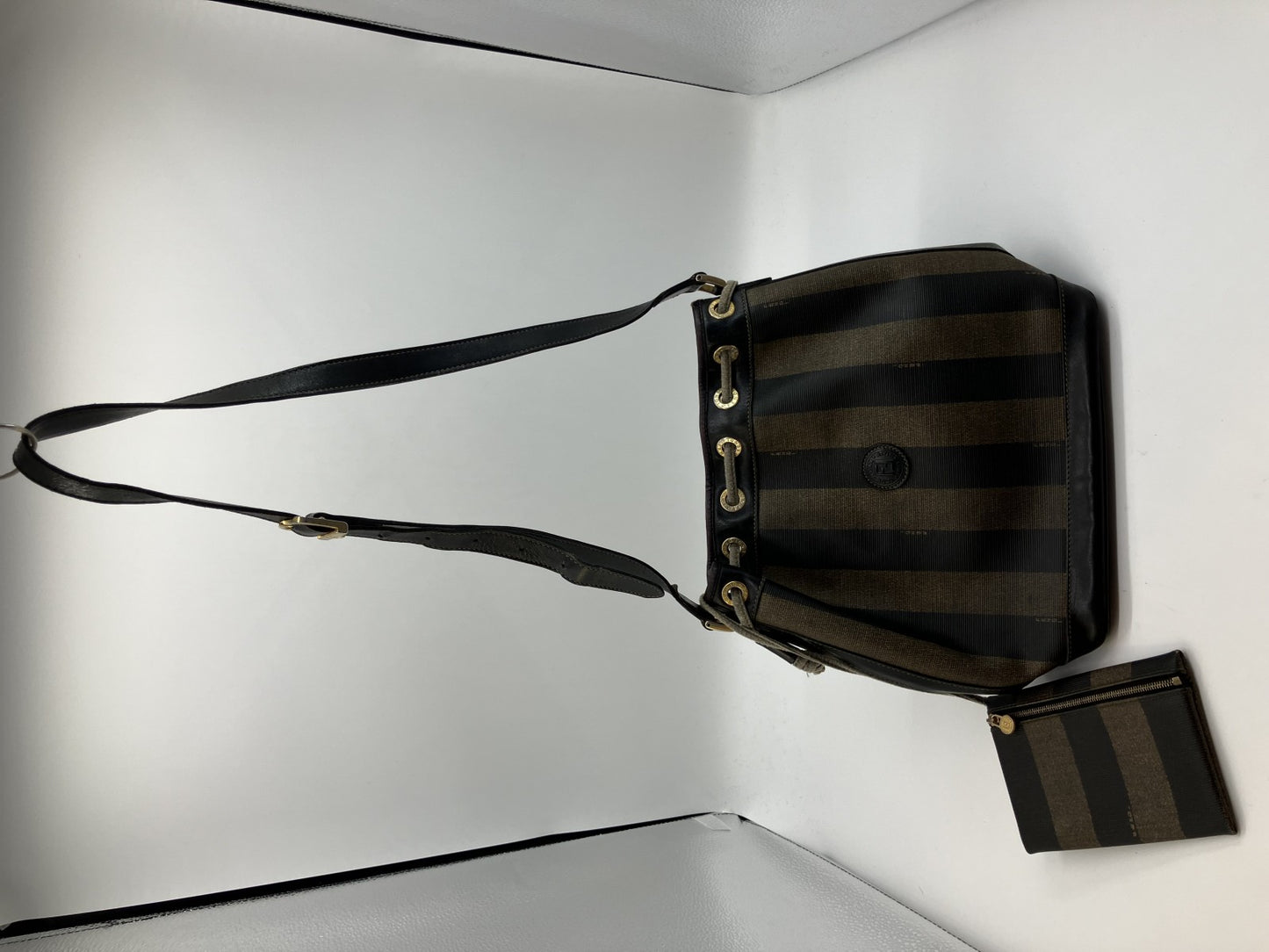 FENDI ペカン柄ショルダーバッグ H26×W24×D12ｃｍ（H10.23×W9.45×D4.72インチ） 送料無料