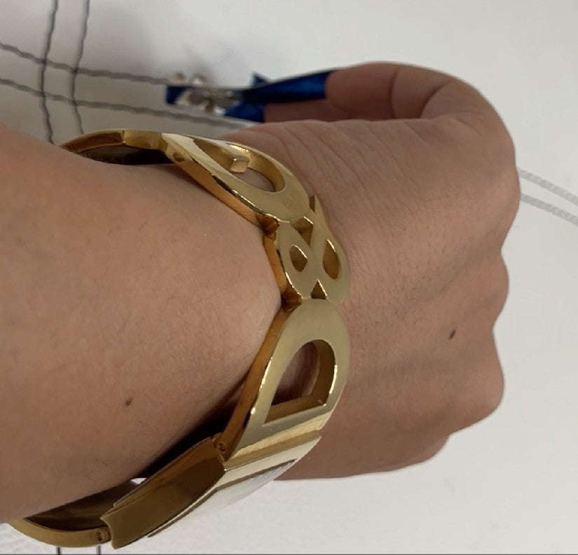 DOLCE&GABBANA D&G Logo Bangle Bracelet Watch Gold Tone Quartz Women's