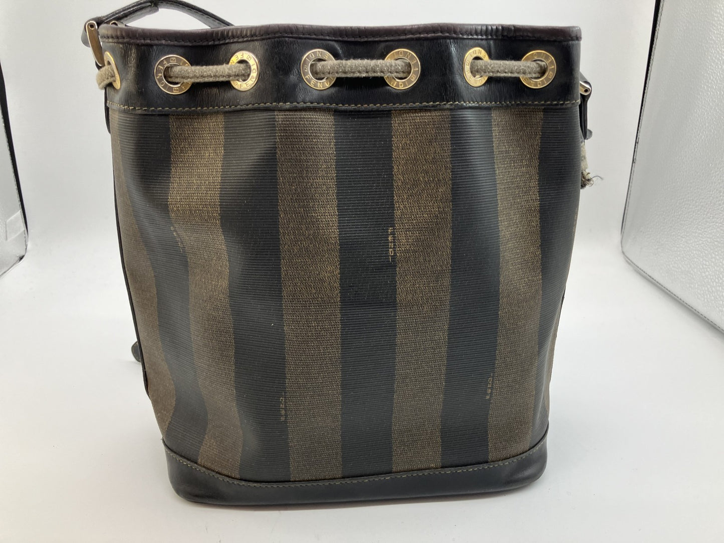 FENDI ペカン柄ショルダーバッグ H26×W24×D12ｃｍ（H10.23×W9.45×D4.72インチ） 送料無料