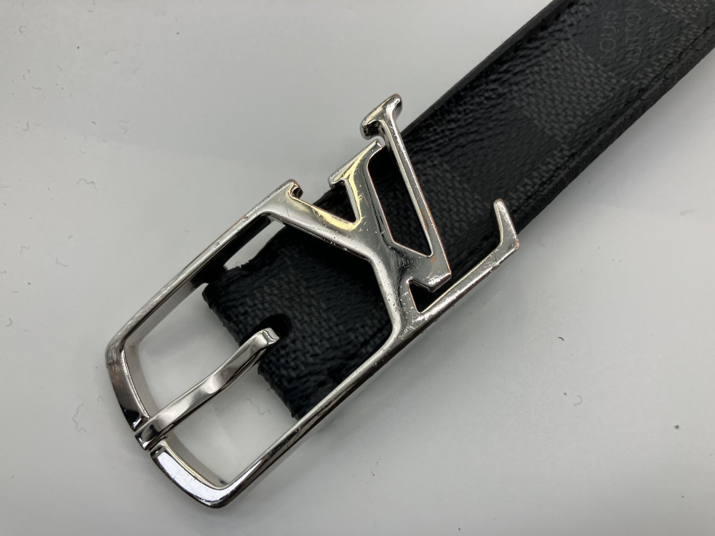 LOUIS VUITTON Santur Initial Damier Graphite Belt M6057V ความยาวรวมประมาณ 106 ซม. ความกว้างประมาณ 3 ซม. สีดำและสีเงิน จัดส่งฟรี 