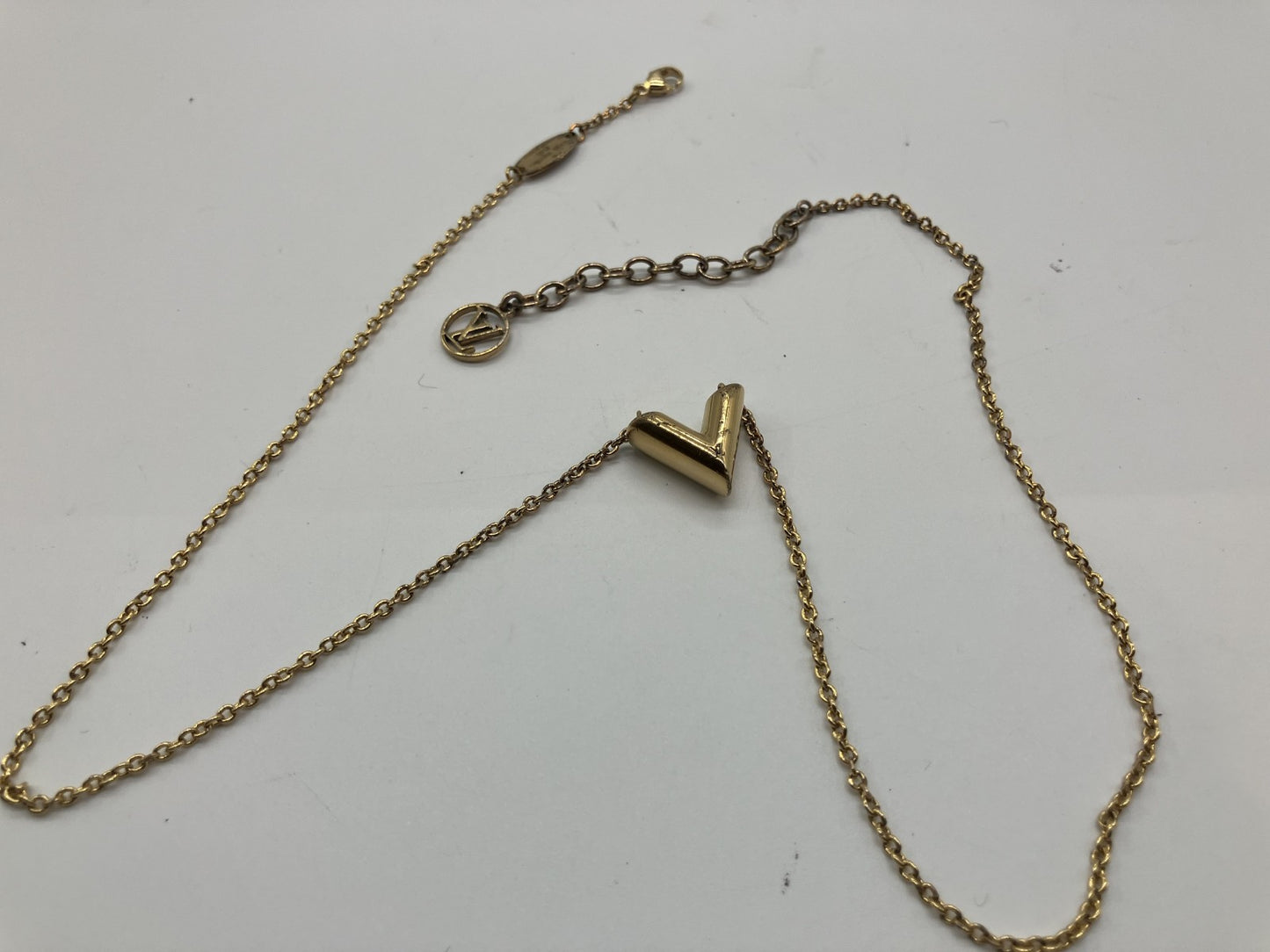 Louis Vuitton M61083 Essential V OB0241 necklace GP gold with box and bag