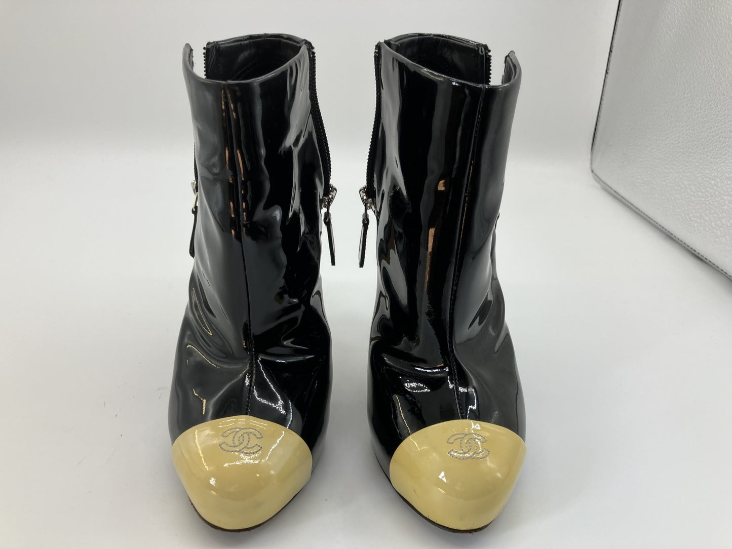 CHANEL short boots, patent leather, size 36 (US 6) (22.9 cm) (9.02 inch), heel approx. 11.5 cm, black and yellow, free shipping 