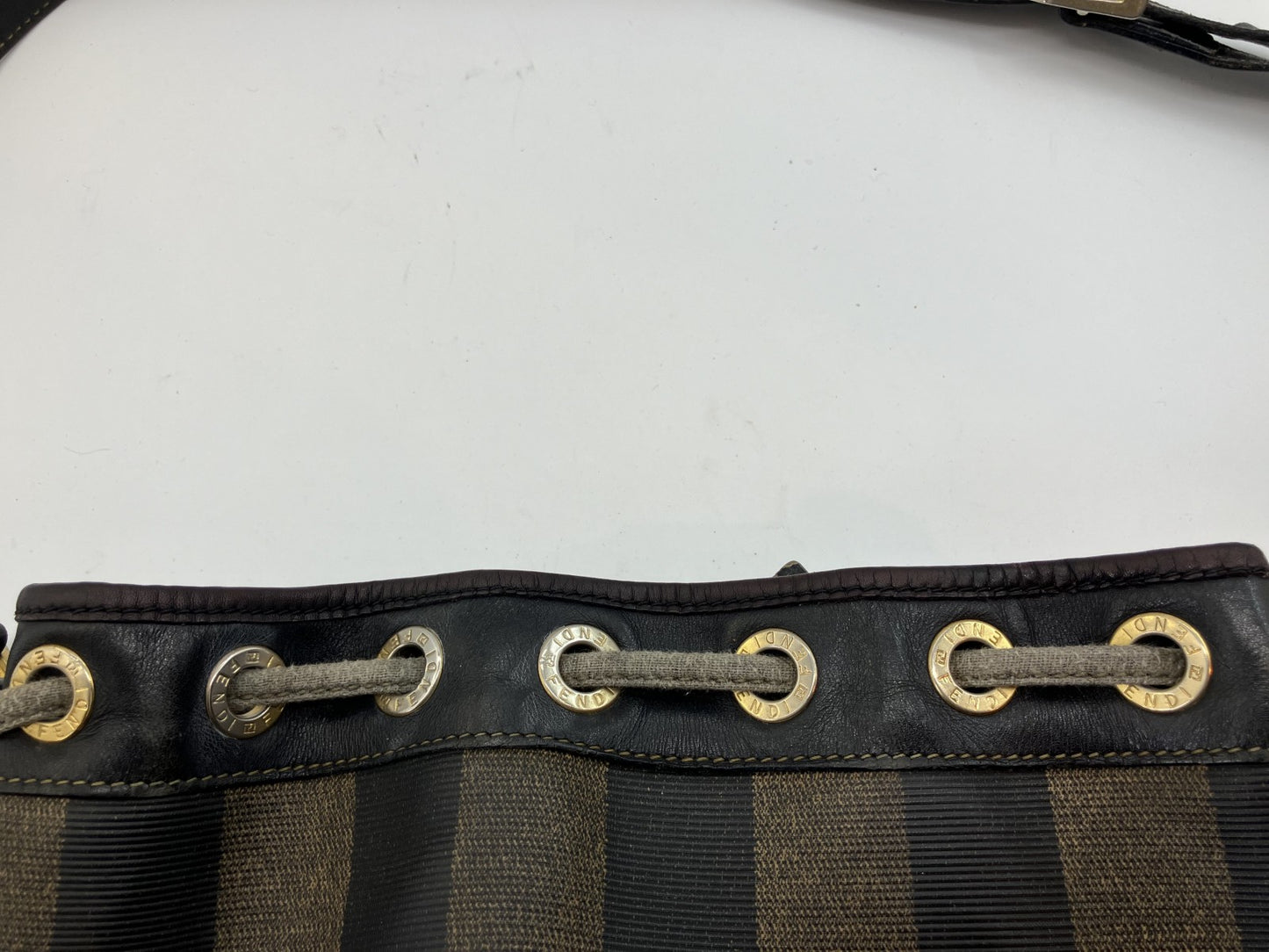 FENDI ペカン柄ショルダーバッグ H26×W24×D12ｃｍ（H10.23×W9.45×D4.72インチ） 送料無料