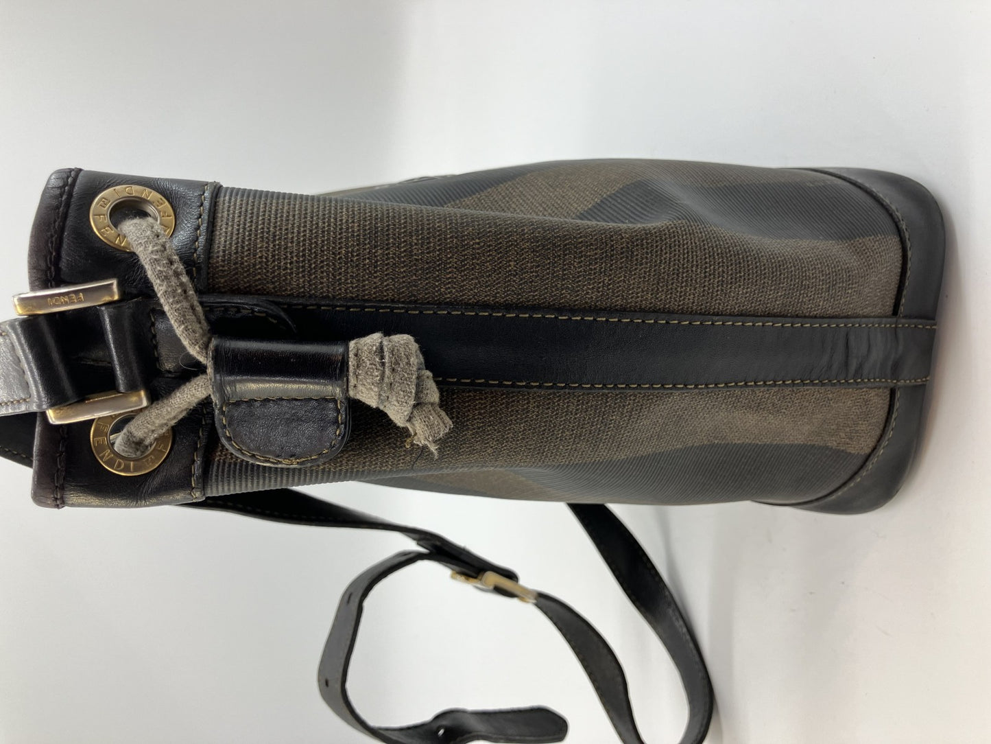 FENDI ペカン柄ショルダーバッグ H26×W24×D12ｃｍ（H10.23×W9.45×D4.72インチ） 送料無料