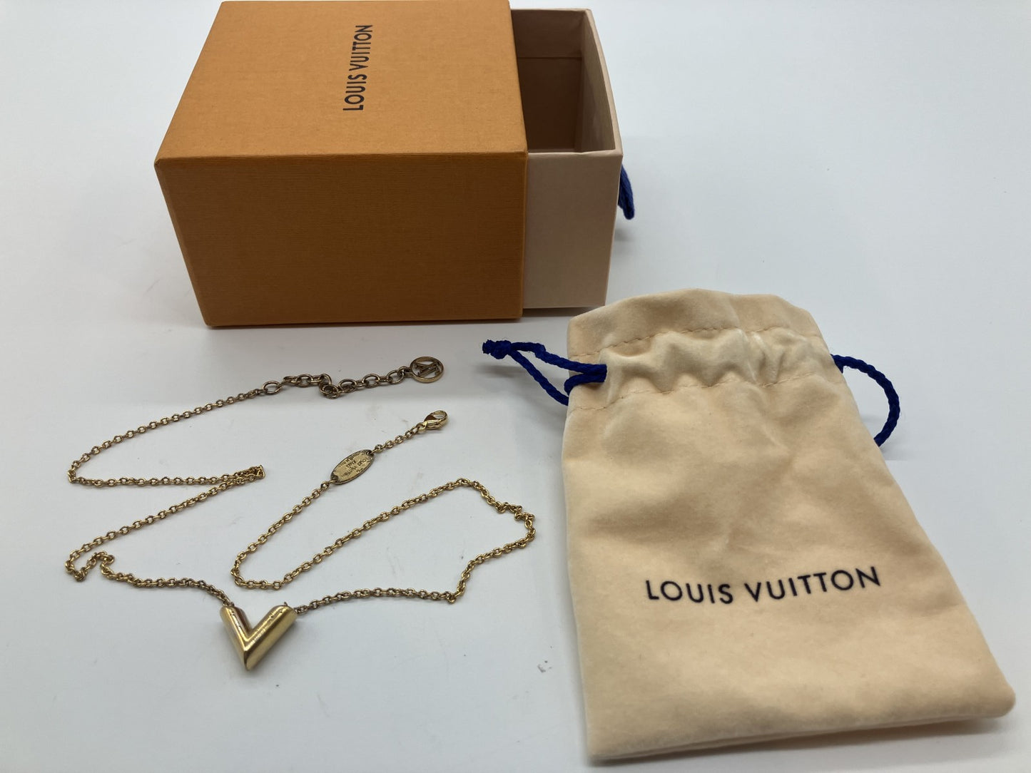 Louis Vuitton M61083 Essential V OB0241 necklace GP gold with box and bag