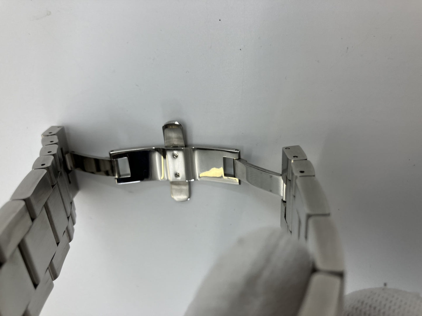 Gucci Men's 4600M Silver Quartz Wristwatch Case Width 23mm Wrist Circumference 16.5cm Boxed Square