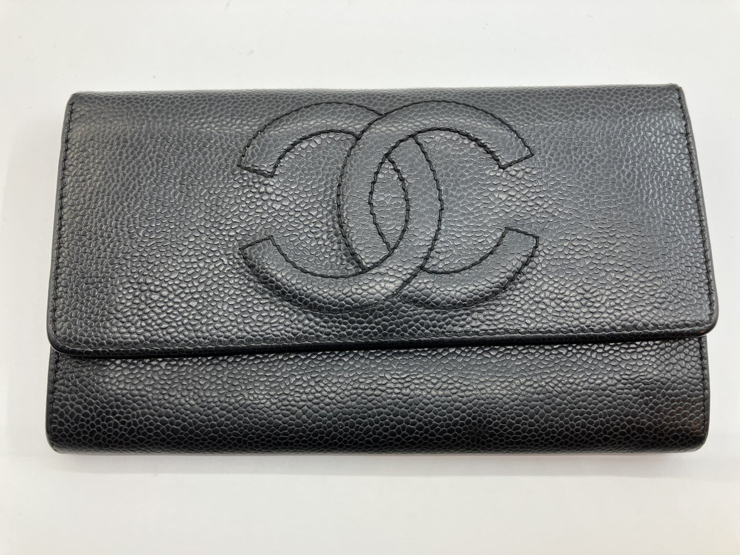 กระเป๋าสตางค์พับยาว CHANEL หนังคาเวียร์ สีดำ พร้อมช่องใส่การ์ด 