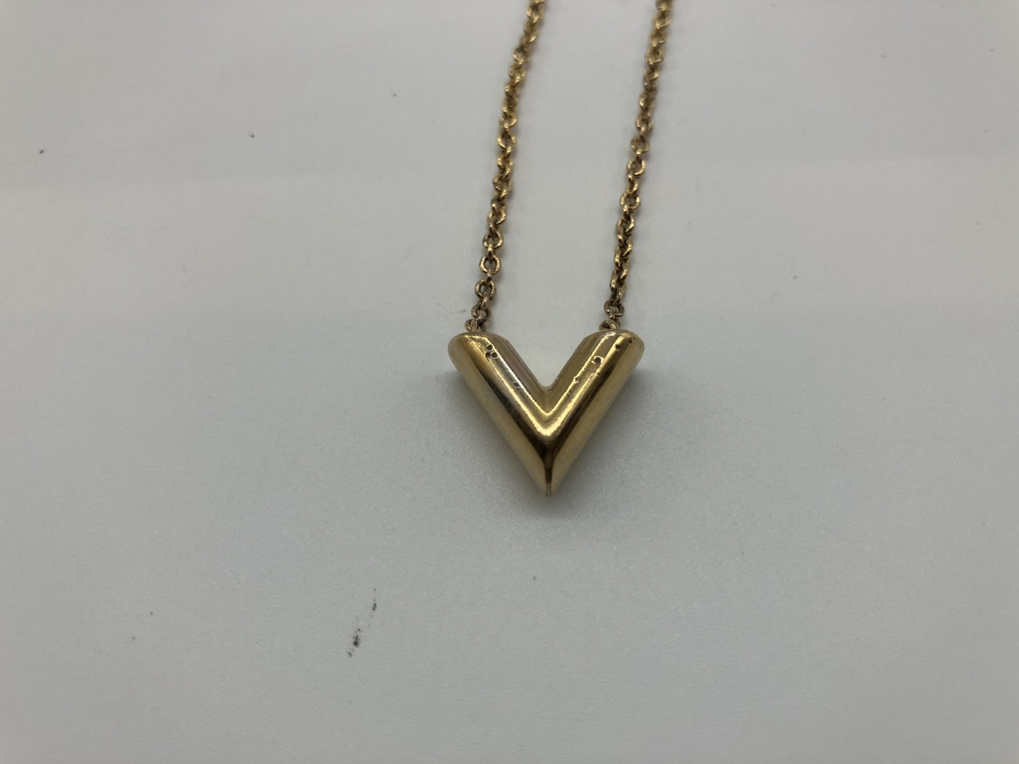 Louis Vuitton M61083 Essential V OB0241 necklace GP gold with box and bag