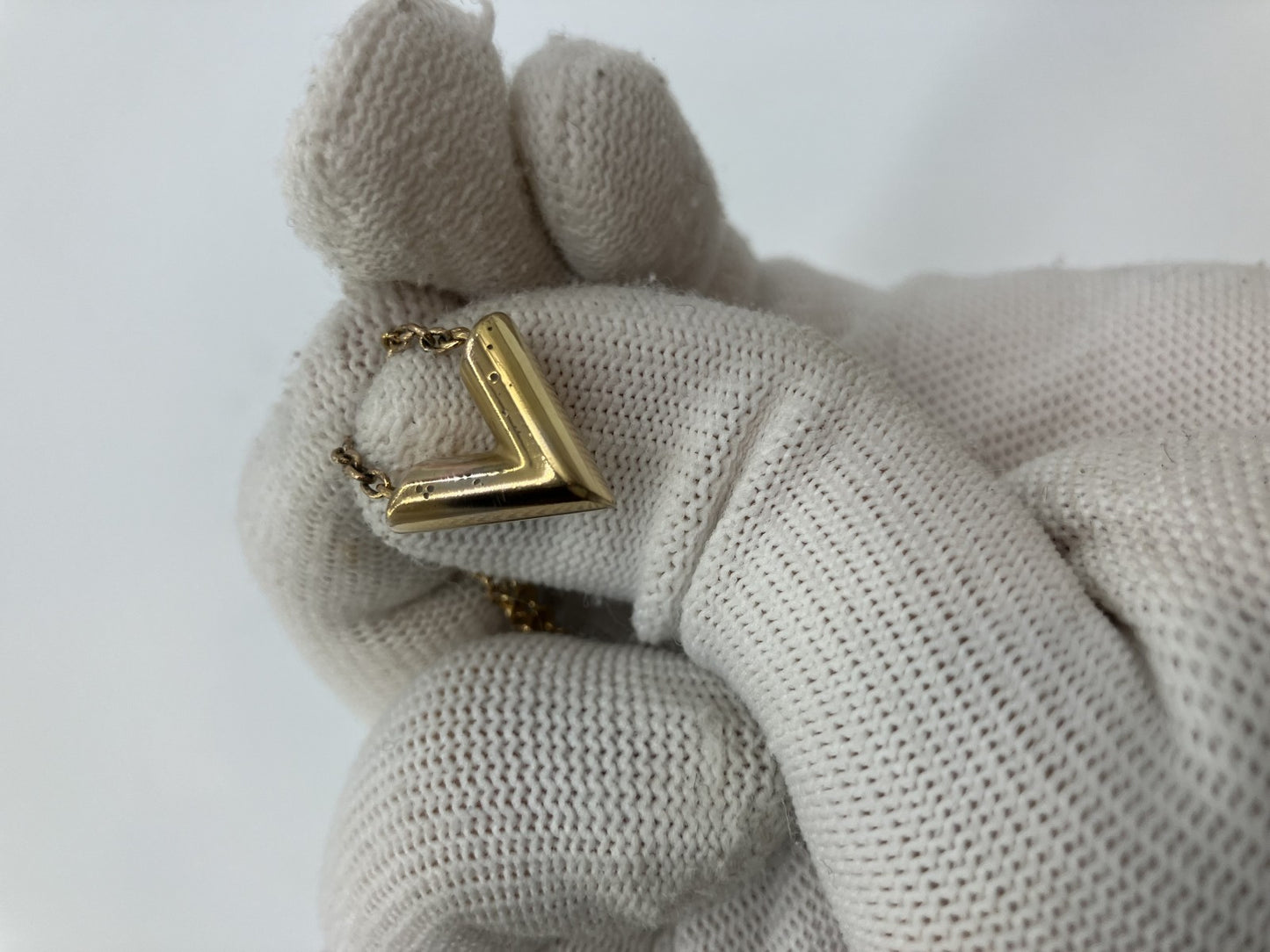 Louis Vuitton M61083 Essential V OB0241 necklace GP gold with box and bag