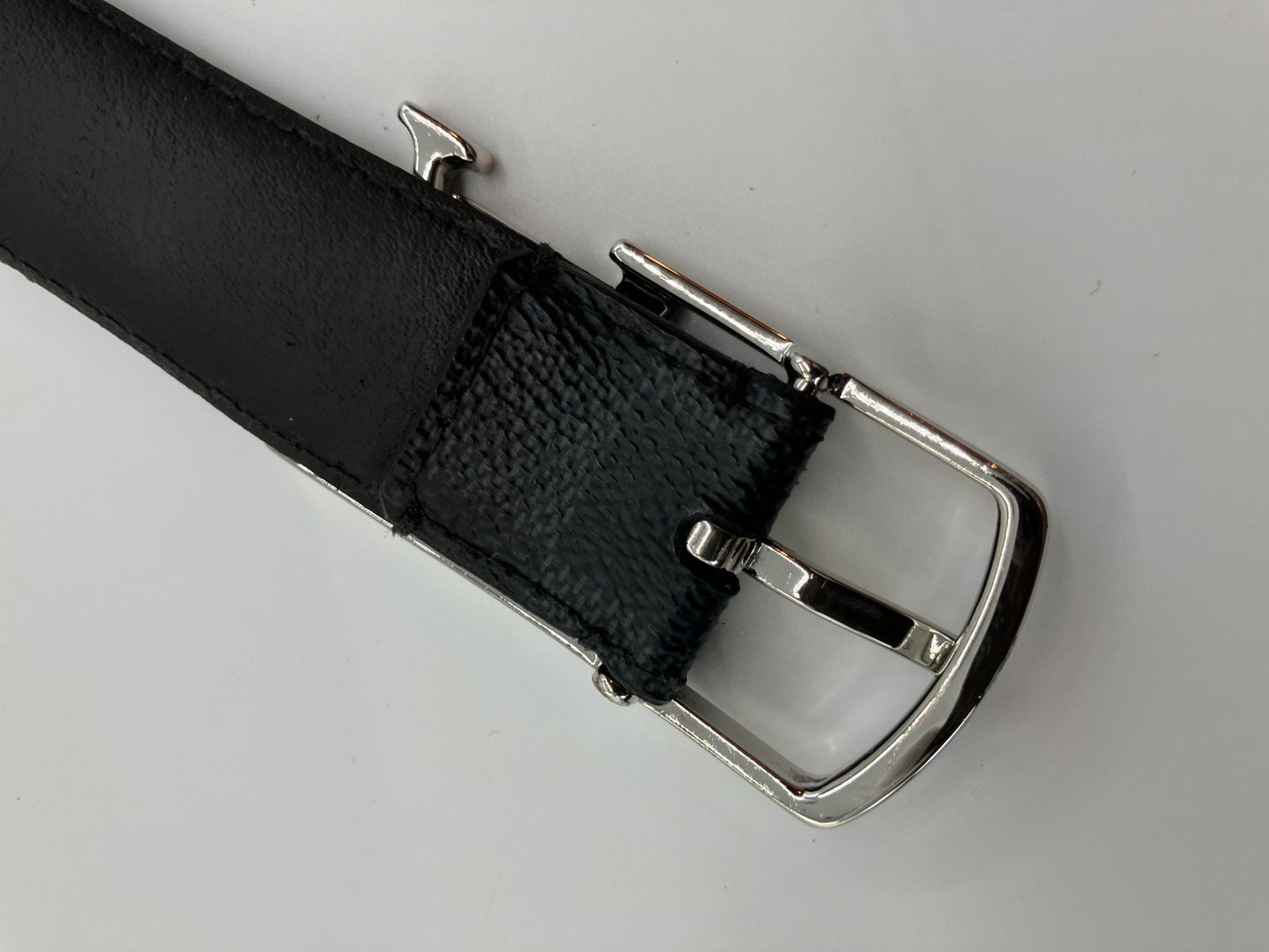 LOUIS VUITTON Santur Initial Damier Graphite Belt M6057V ความยาวรวมประมาณ 106 ซม. ความกว้างประมาณ 3 ซม. สีดำและสีเงิน จัดส่งฟรี 