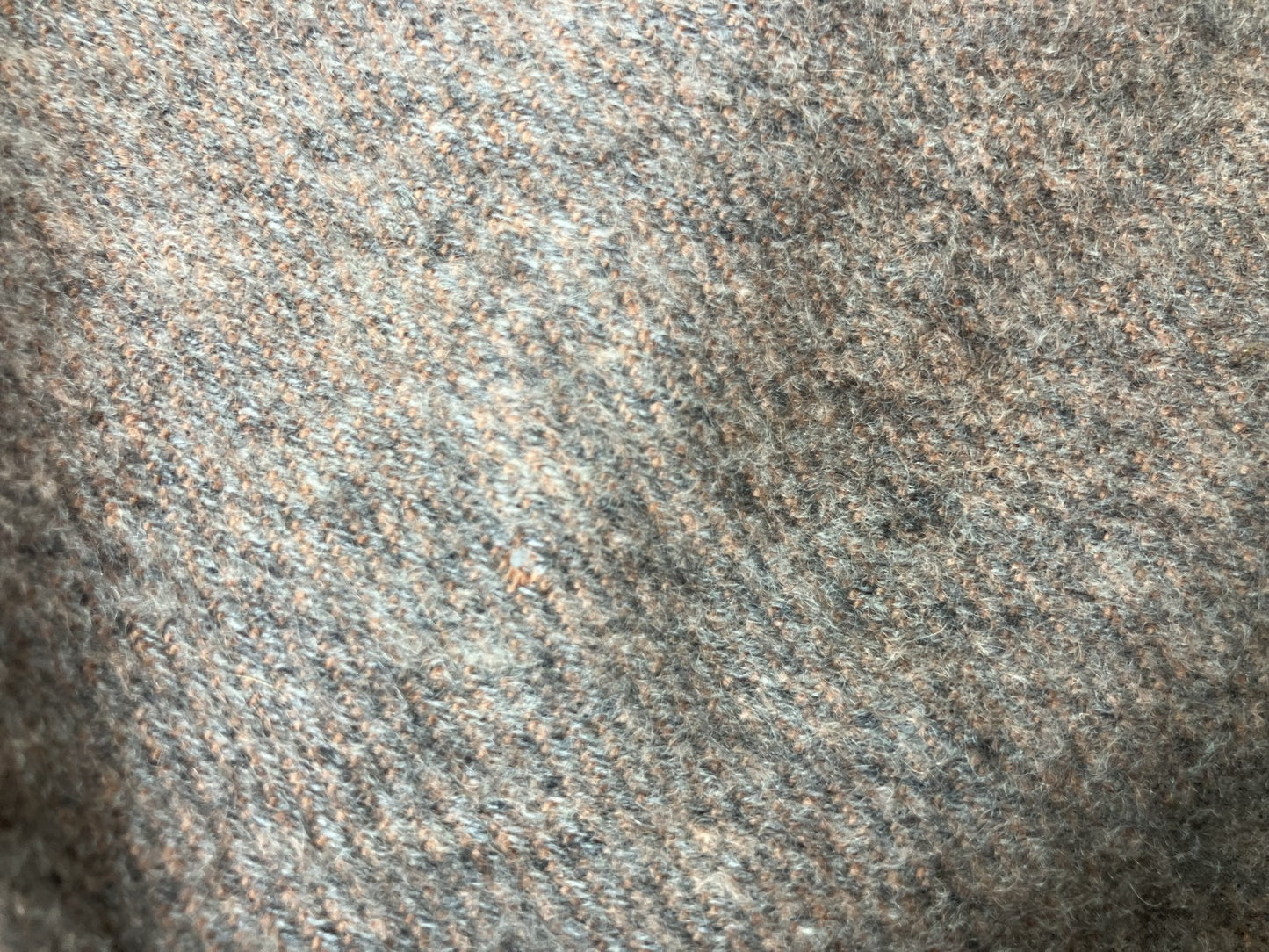 ผ้าพันคอลายโลโก้ Chanel สีเบจ 210 x 72 ซม. (82.68 x 28.35 นิ้ว) จัดส่งฟรี 