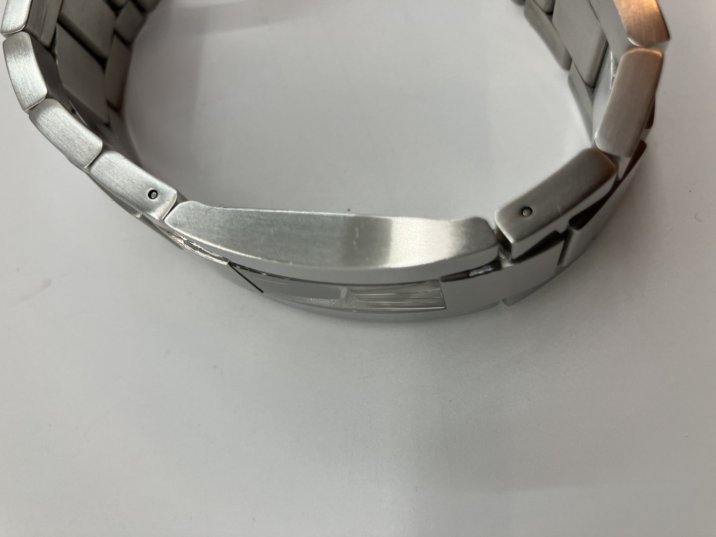 Gucci Men's 4600M Silver Quartz Wristwatch Case Width 23mm Wrist Circumference 16.5cm Boxed Square