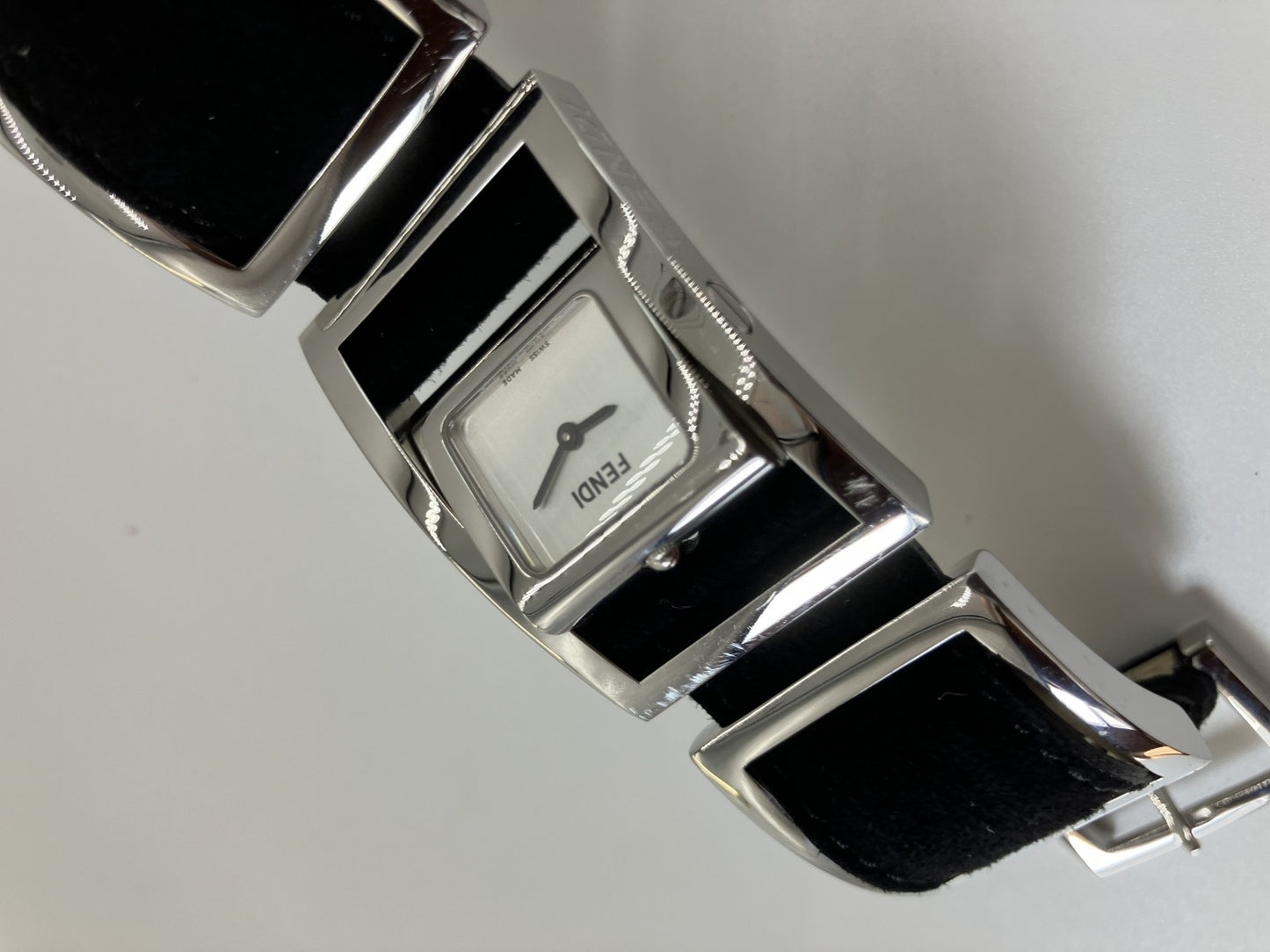 FENDI Gyro 5010L Box, Guarantee, Replacement Strap Case Width: Approx. 26mm Arm Circumference: Approx. 16cm Ladies Quartz Silver SS Free Shipping 