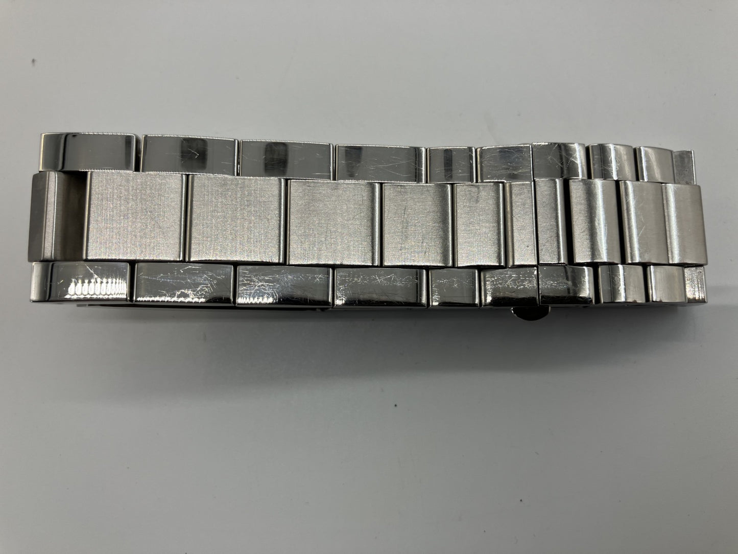 Gucci Men's 4600M Silver Quartz Wristwatch Case Width 23mm Wrist Circumference 16.5cm Boxed Square