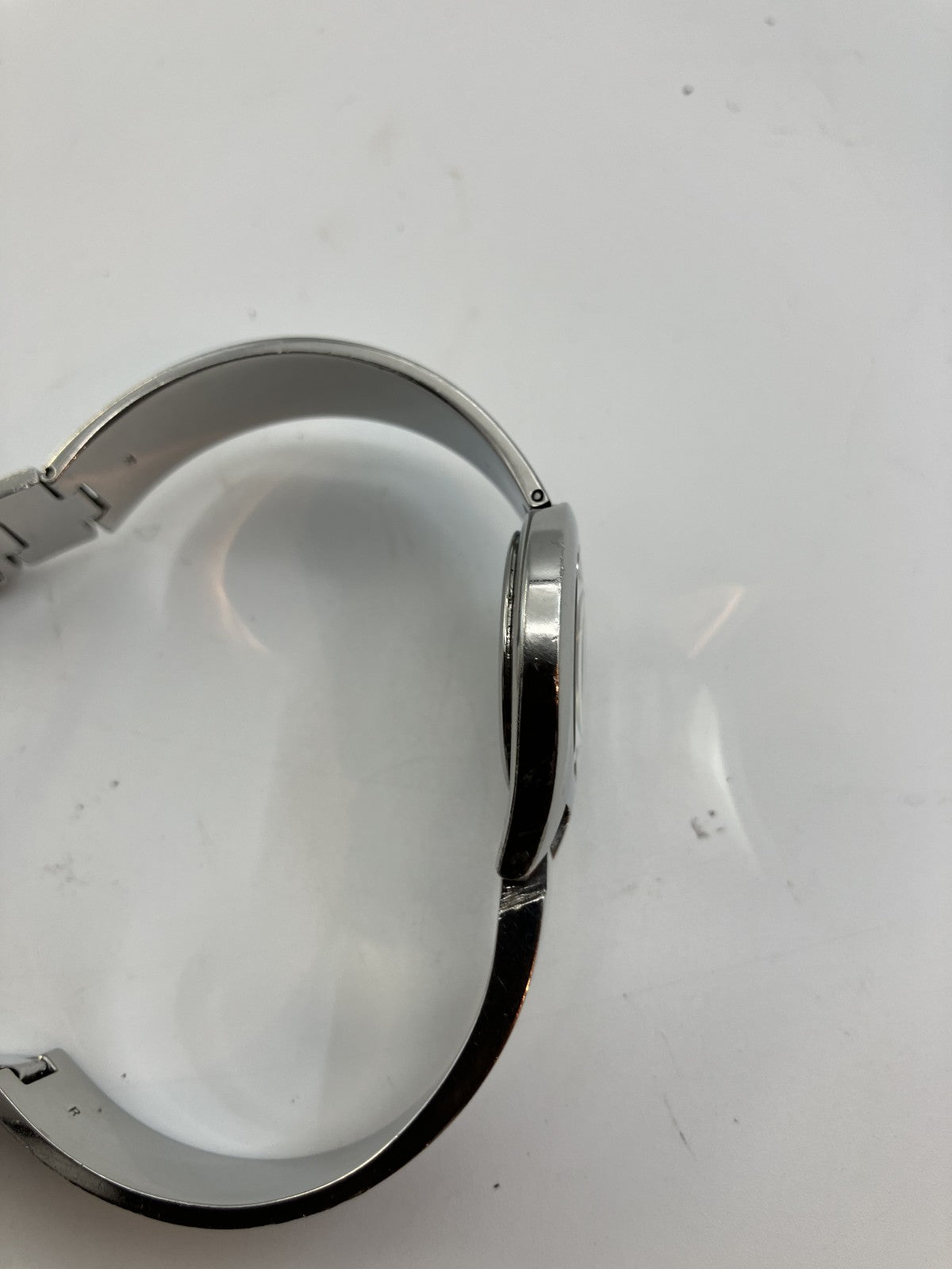 Gucci 6700L Bangle Watch ความกว้างตัวเรือน 26mm เส้นรอบวงแขน 17cm ส่งฟรี 