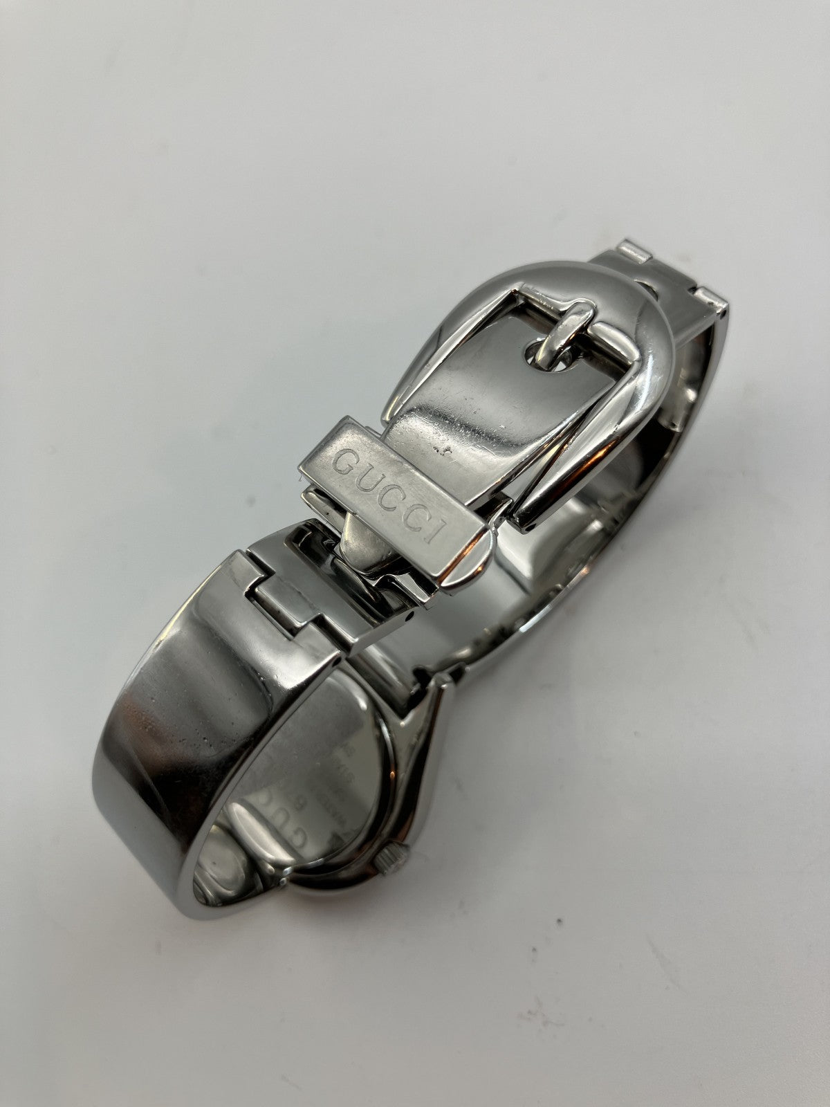 Gucci 6700L Bangle Watch ความกว้างตัวเรือน 26mm เส้นรอบวงแขน 17cm ส่งฟรี 