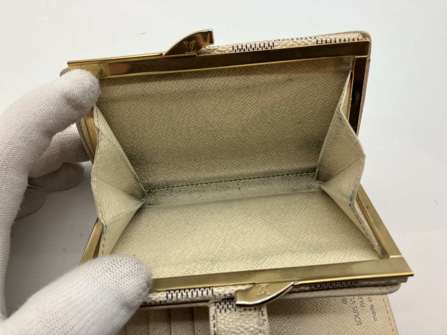 Louis Vuitton Damier Azur White Bi-fold Wallet Compact Wallet 13.5x9.5cm M61676 Clasp