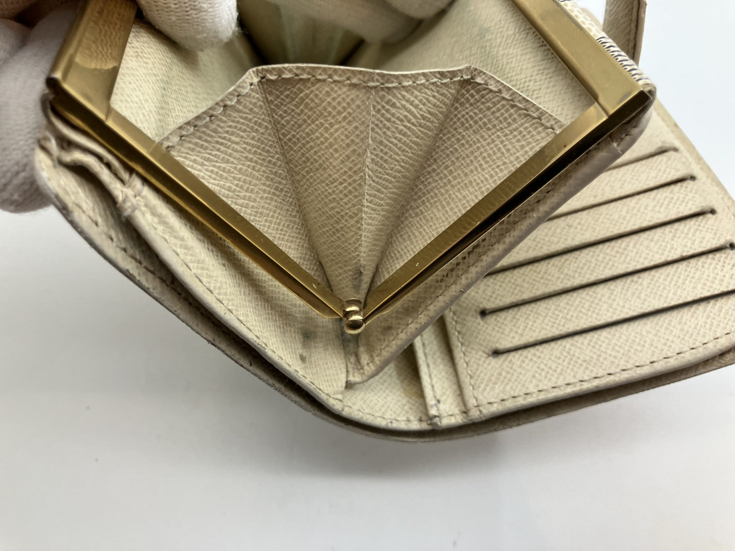 Louis Vuitton Damier Azur White Bi-fold Wallet Compact Wallet 13.5x9.5cm M61676 Clasp